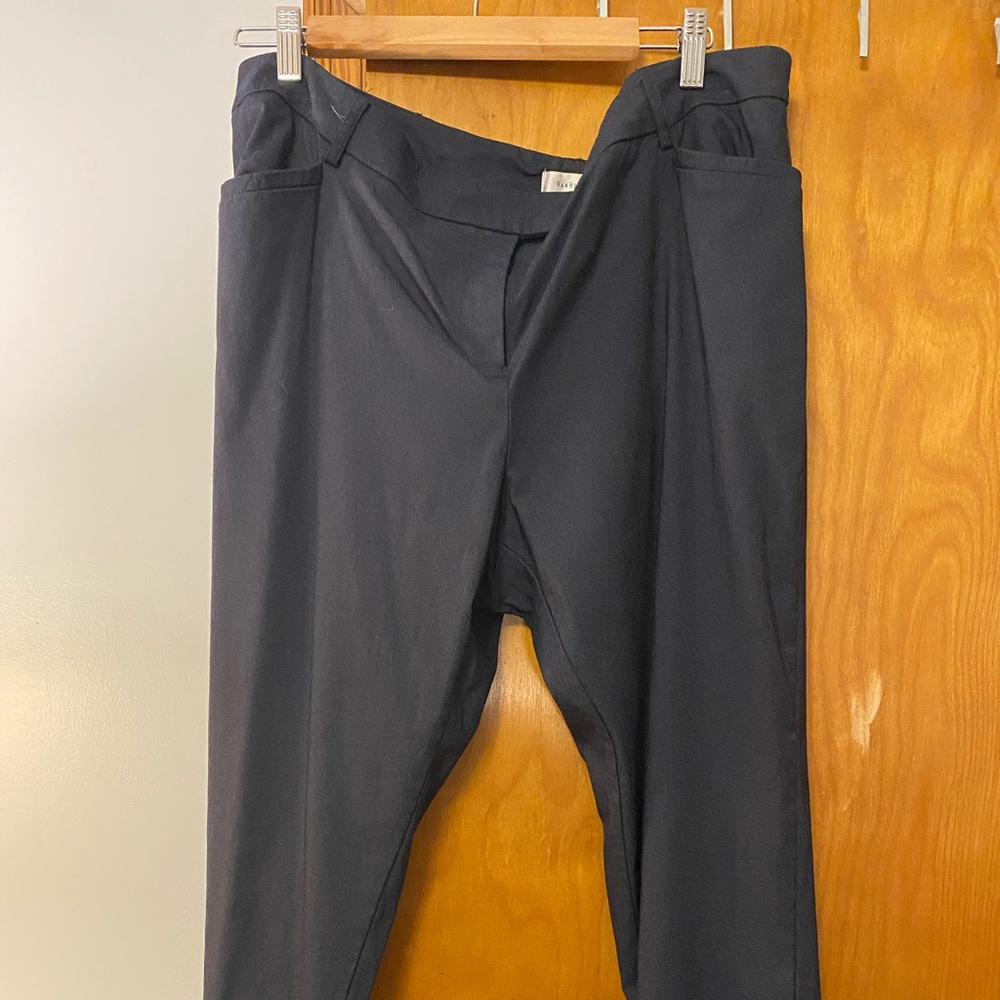 Van heusen Navy cropped pants size 18